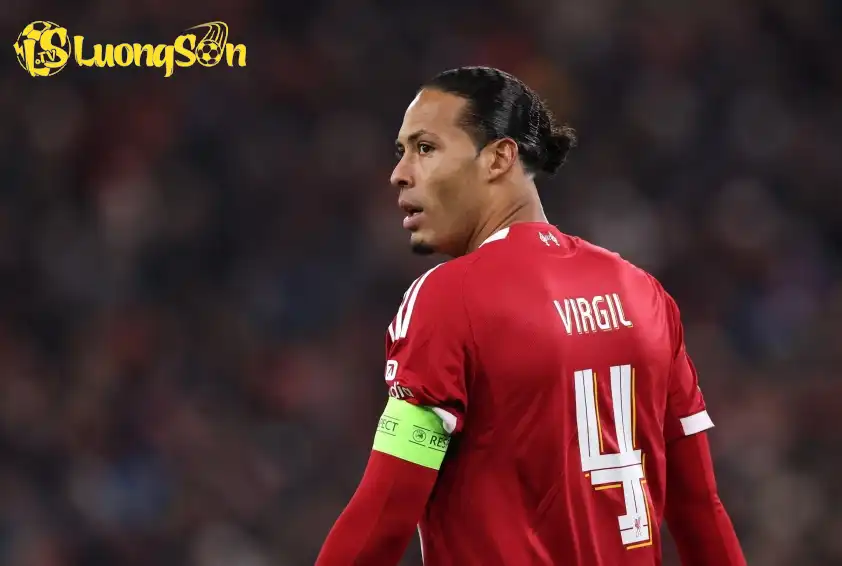 Van Dijk đã không còn là chính mình ở mùa giải năm nay, khiến hàng phòng ngự Liverpool khủng hoảng. Van Dijk đã không còn là chính mình ở mùa giải năm nay, khiến hàng phòng ngự Liverpool khủng hoảng.